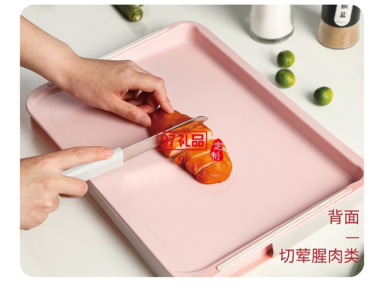 多功能雙面砧板含水果刀、鋸齒刀、輔食剪、水果刨刀等四個(gè)配件